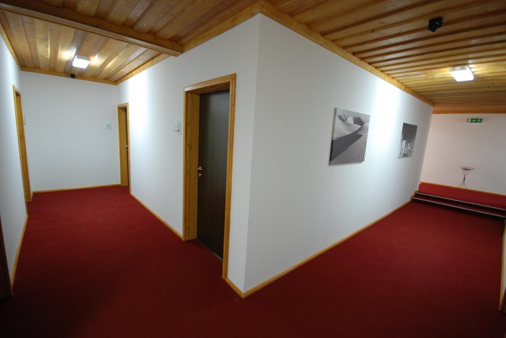 Hotel Moving
